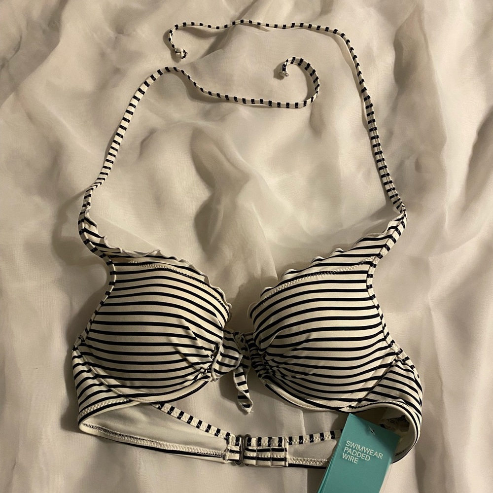 New H&M bikini bra